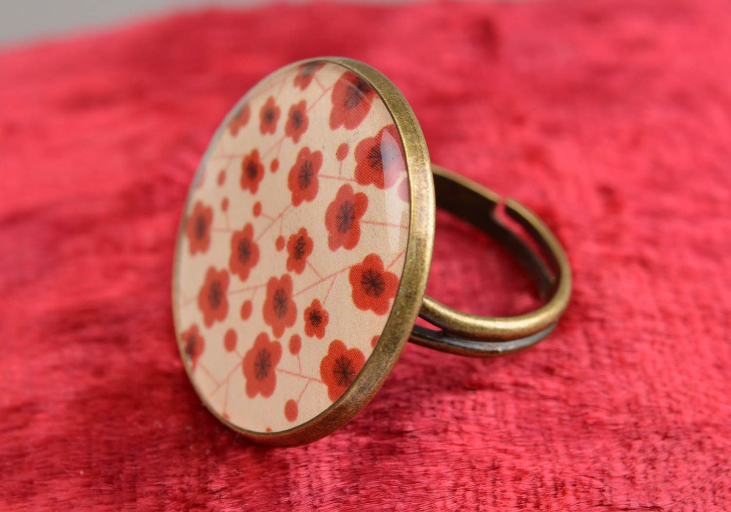 Handmade round top decoupage jewelry ring with floral pattern in jewelry resin photo 1