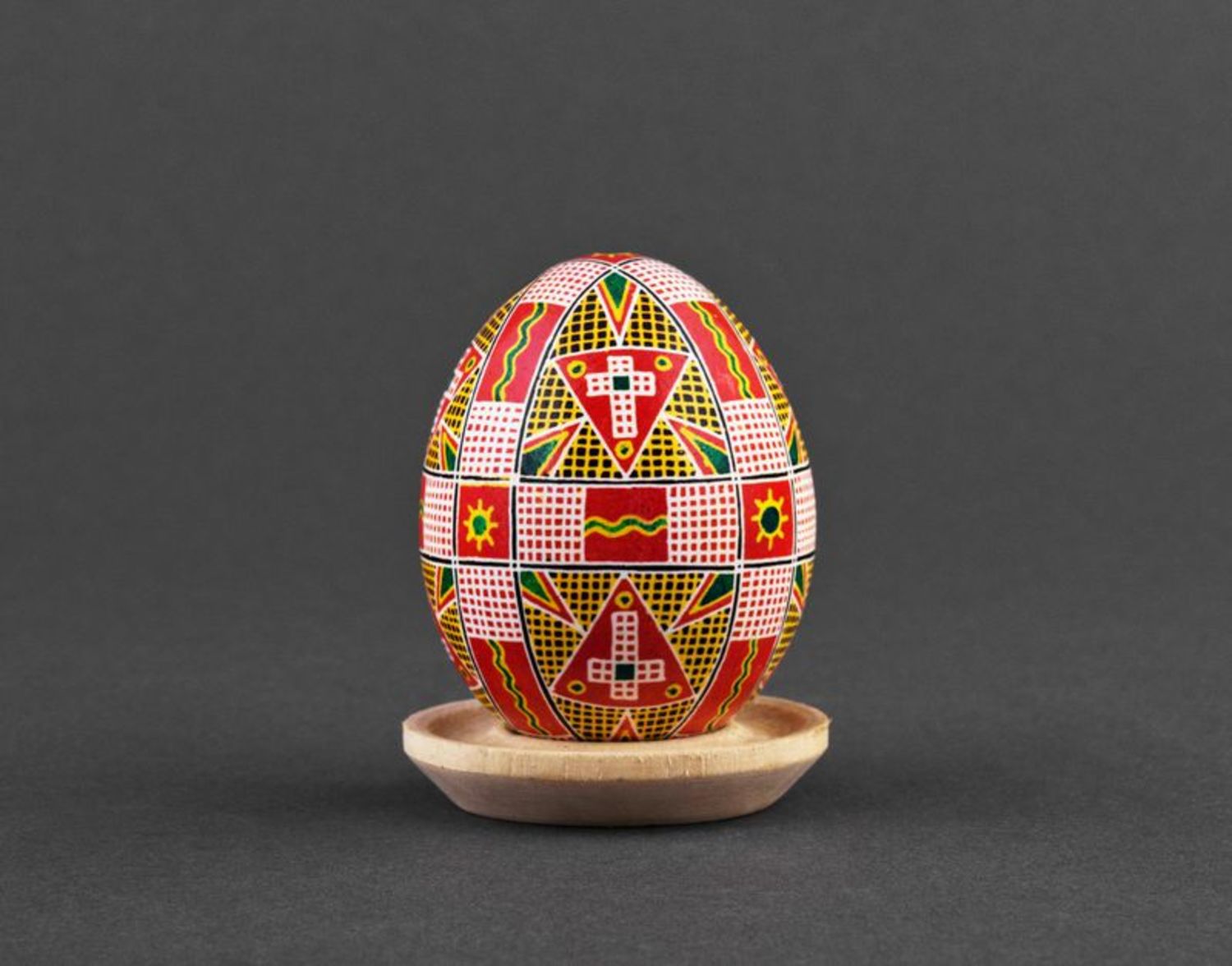 L'uovo pasquale dipinto a mano L'uovo decorativo con ornamento L'uovo ucraino 
 foto 2