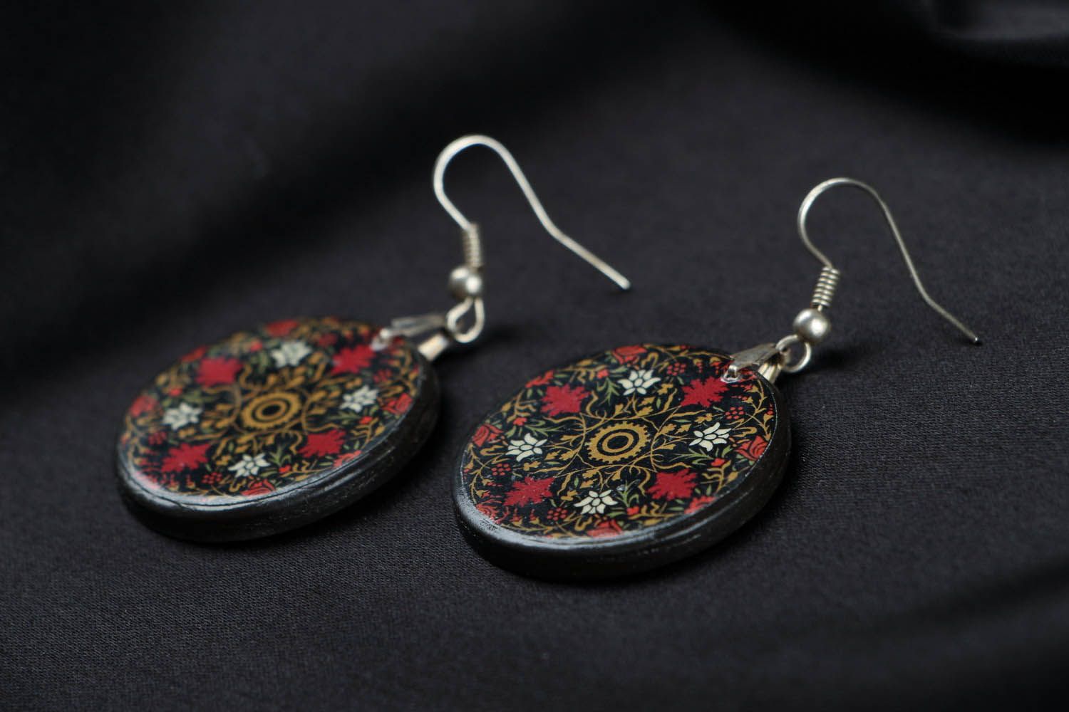 Round earrings with ornament photo 2