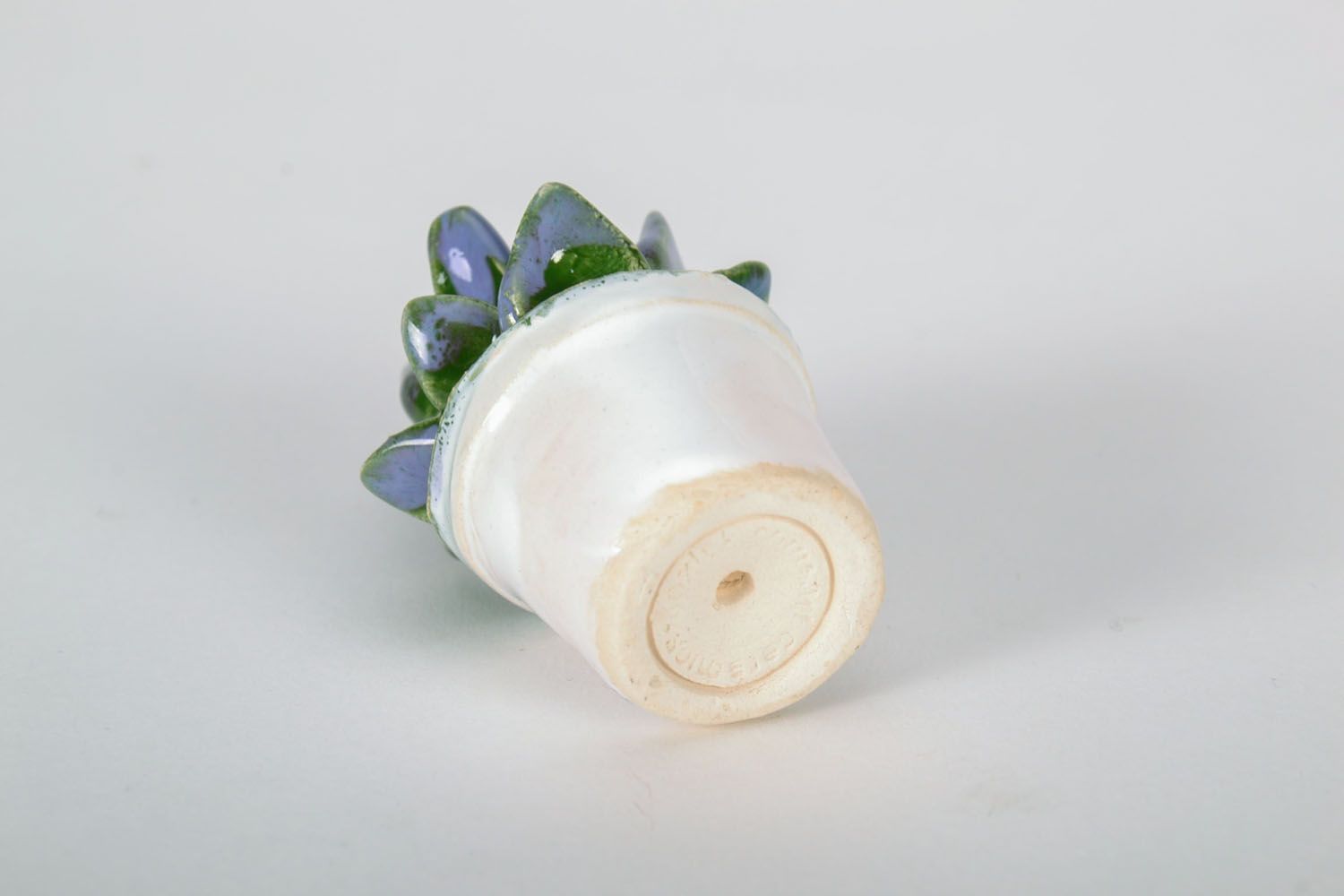 Estatueta de argila feita à mão em forma da planta  foto 4