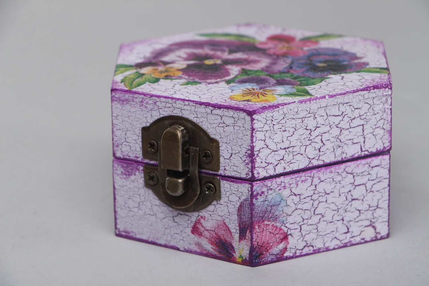 Boîte en bois décorative faite main originale peinte violette avec image fleurs photo 1