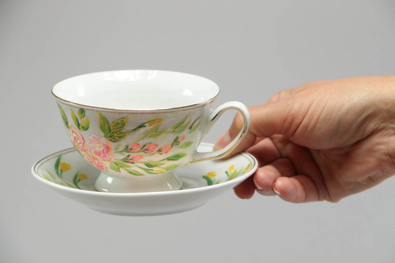 Elegant Indian style floral pattern white porcelain 8 oz cup with handle and a saucer photo 4