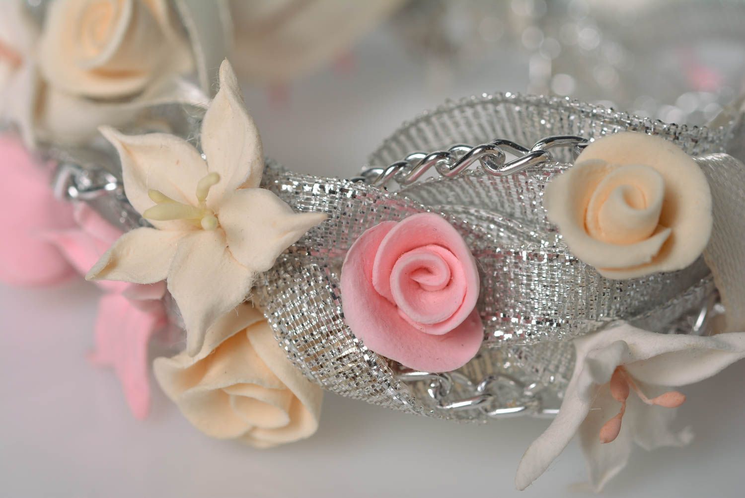Bracelet avec fleurs en pâte polymère et rubans fait main pastel pour femme photo 5