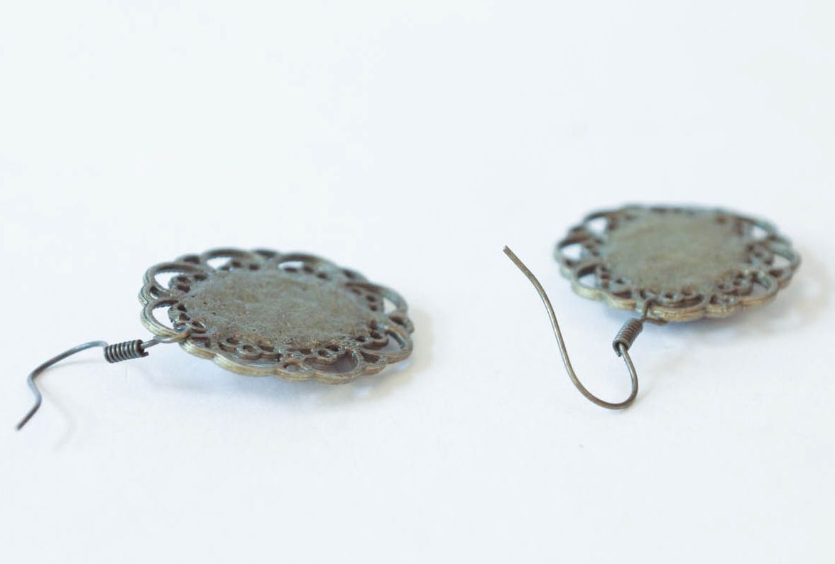 Earrings of oval shape photo 4