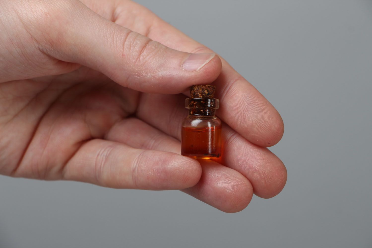 Perfume oil in small box photo 2