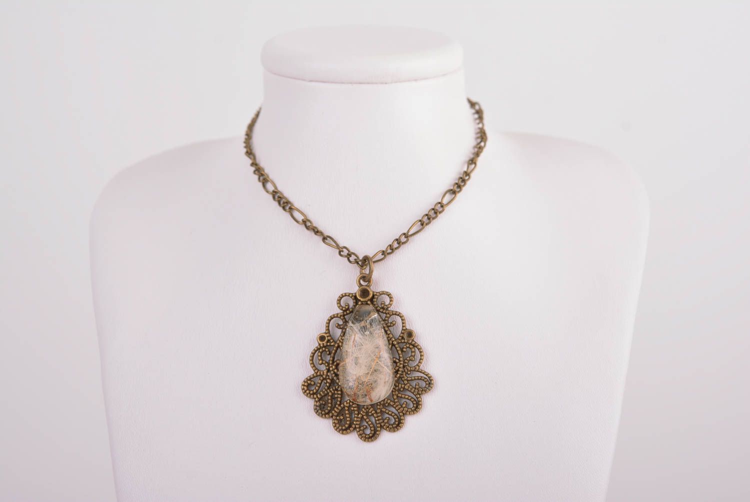 Gentle handmade epoxy pendant with real flowers costume jewelry designs photo 3