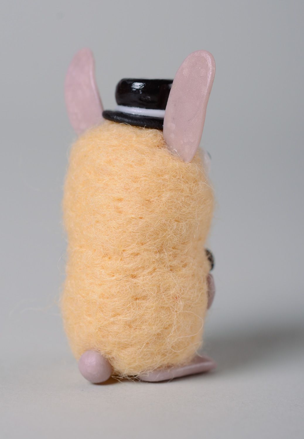 Карманная игрушка в технике валяния из шерсти Кролик фото 3