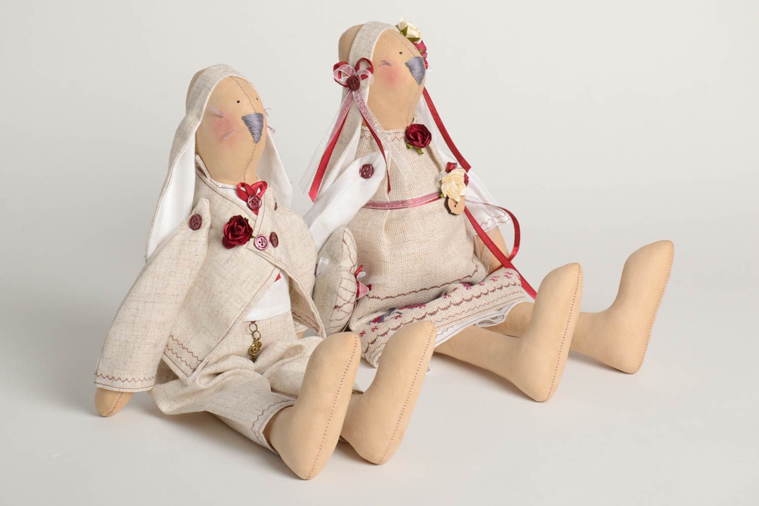 Juguetes decorativos muñecos artesanales regalos originales Pareja de liebres foto 2