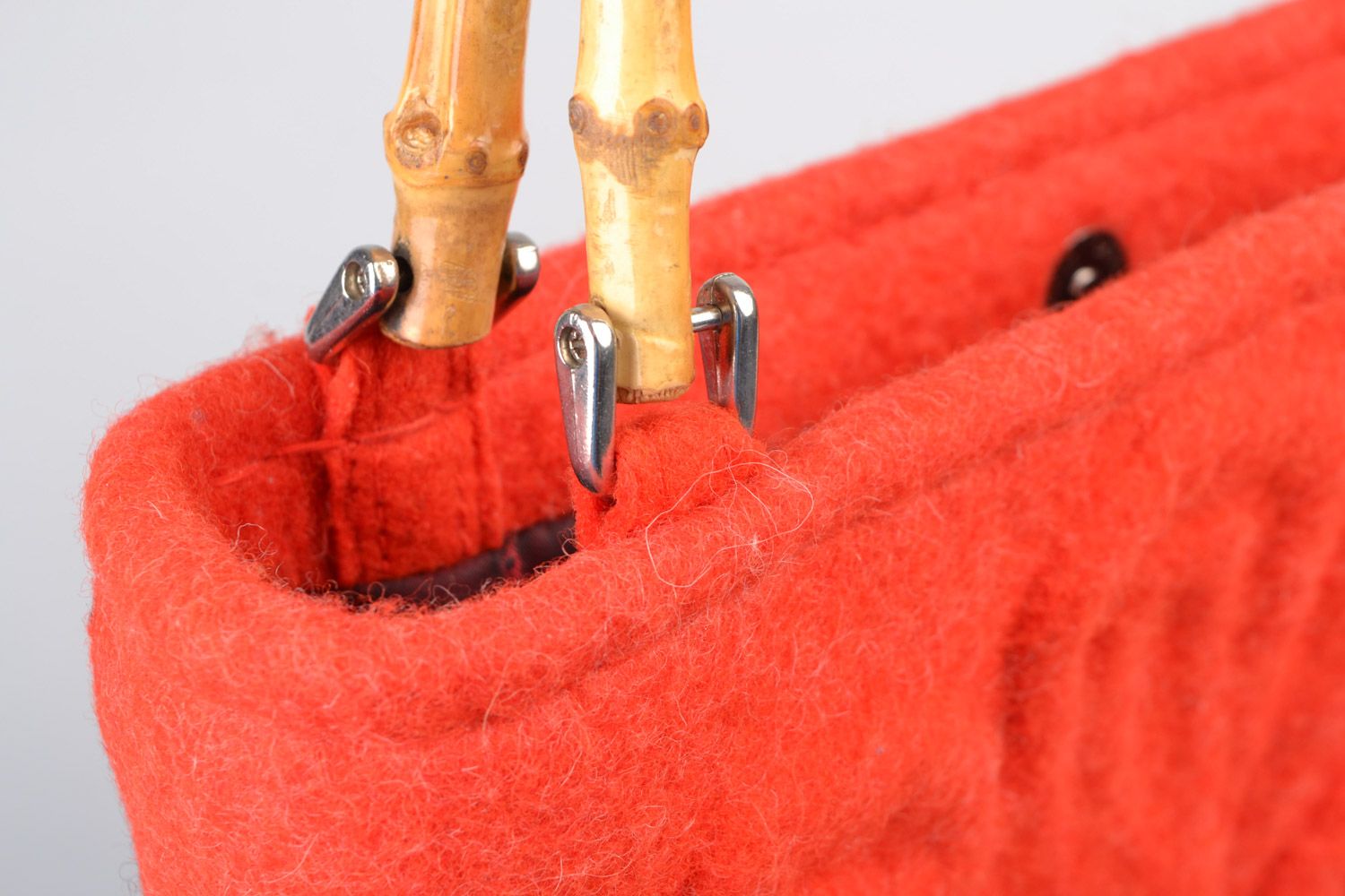 Handmade large capacious red bag felted of natural wool with wooden handles  photo 4
