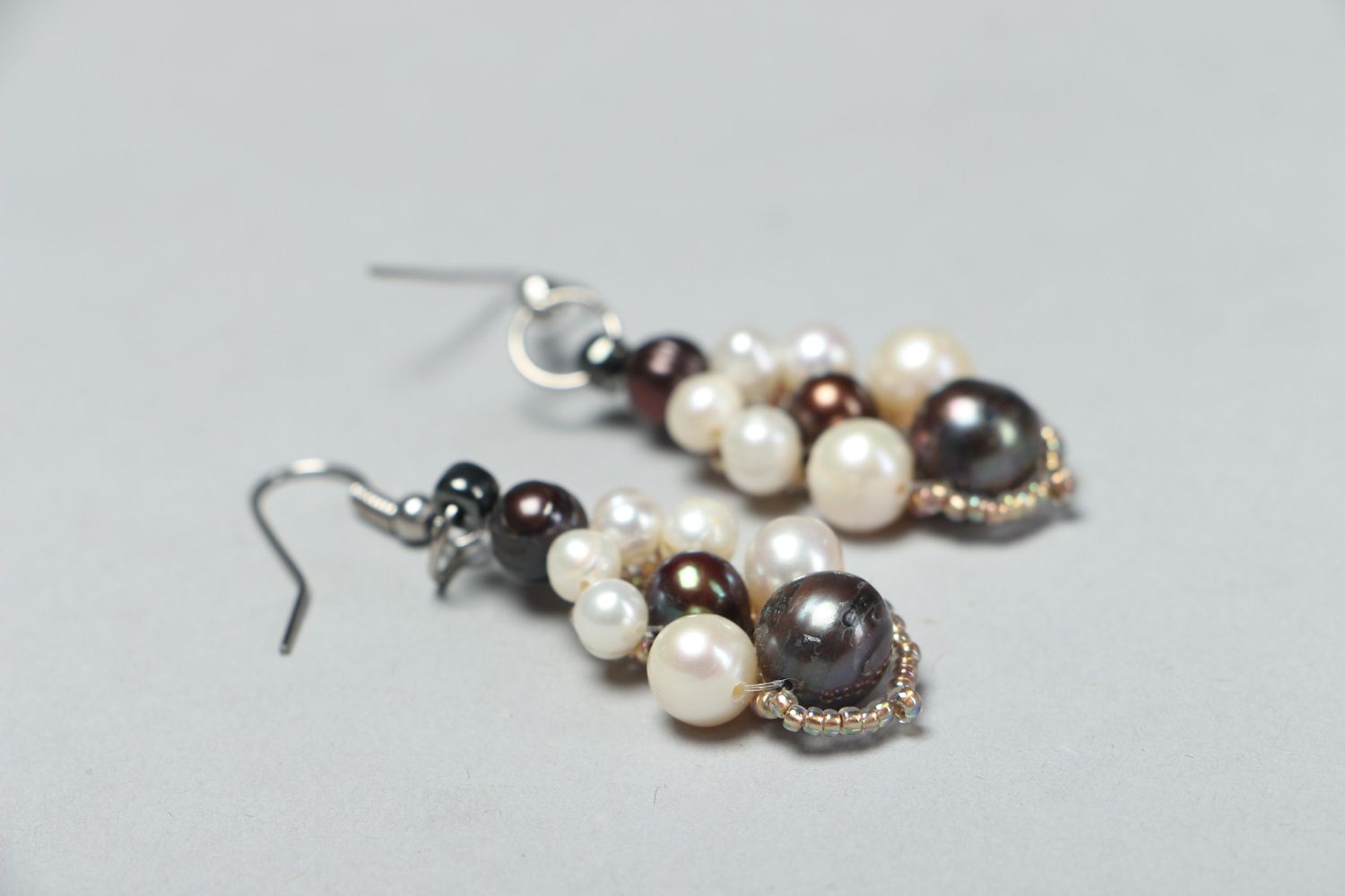 Handmade earrings with black and white pearls photo 2