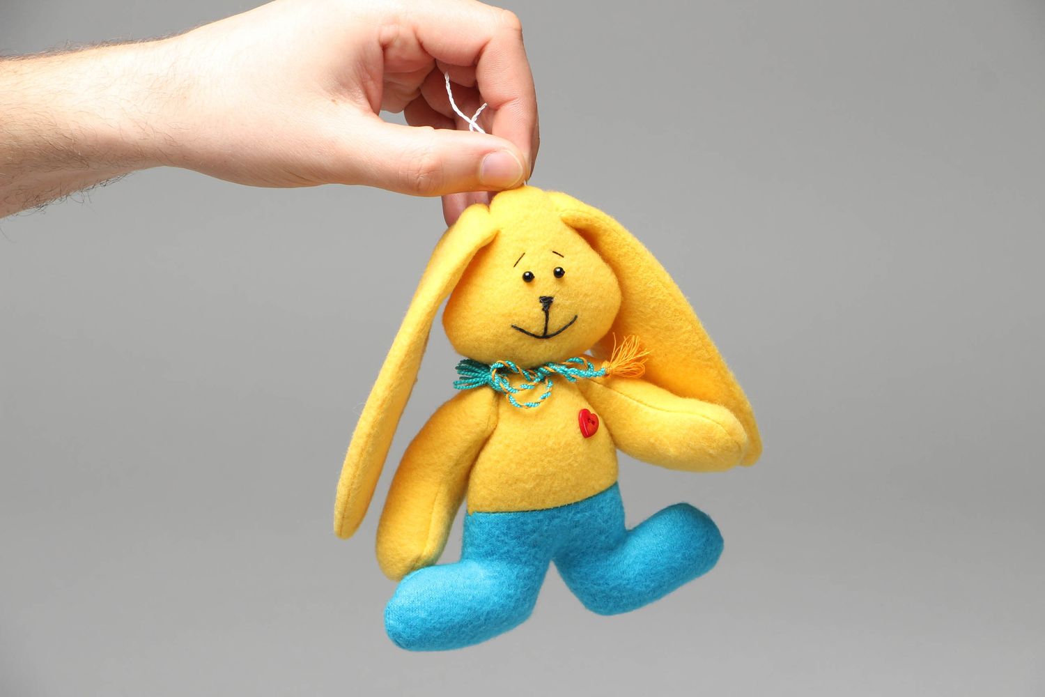 Мягкая игрушка-подвеска ручной работы из ткани Зайка фото 4