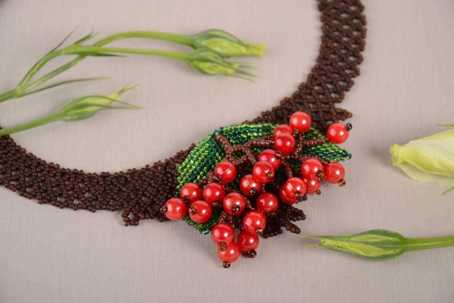 Ожерелье из бисера и бусин плетеное красивое объемное женское авторское Калина фото 1