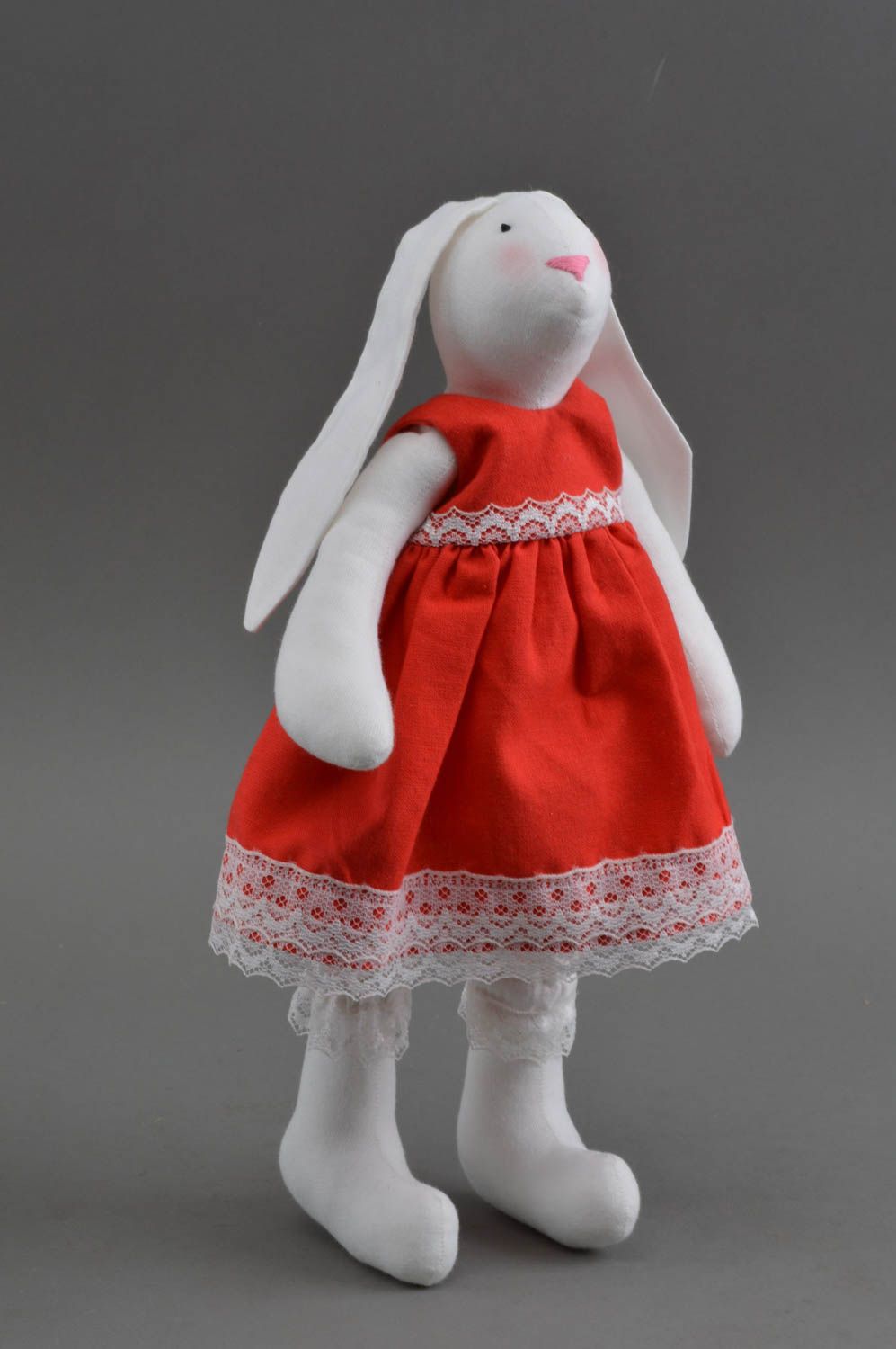 Joli jouet mou fait main en coton et lin naturels Lapine en robe rouge cadeau photo 2