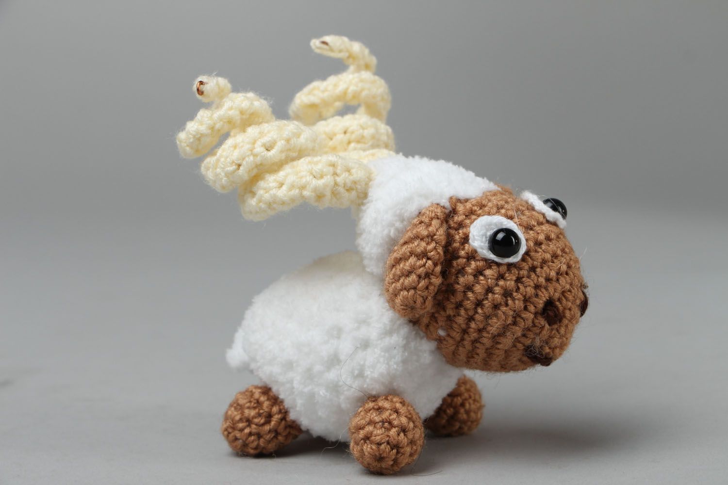 Jouet mou tricoté mouton fait main photo 2