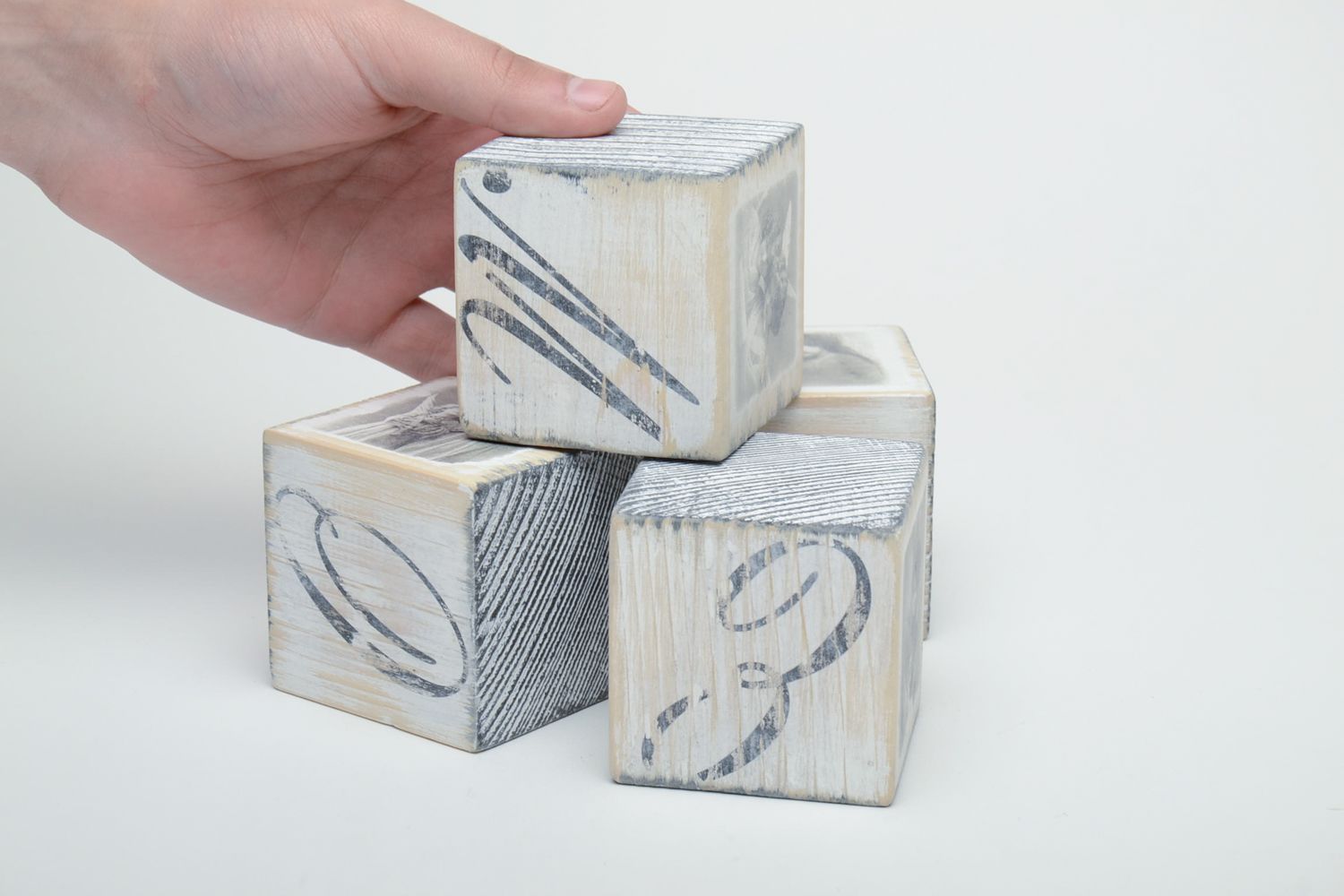 Petits cubes en bois blancs Home pour décoration quatre pièces faits main photo 5