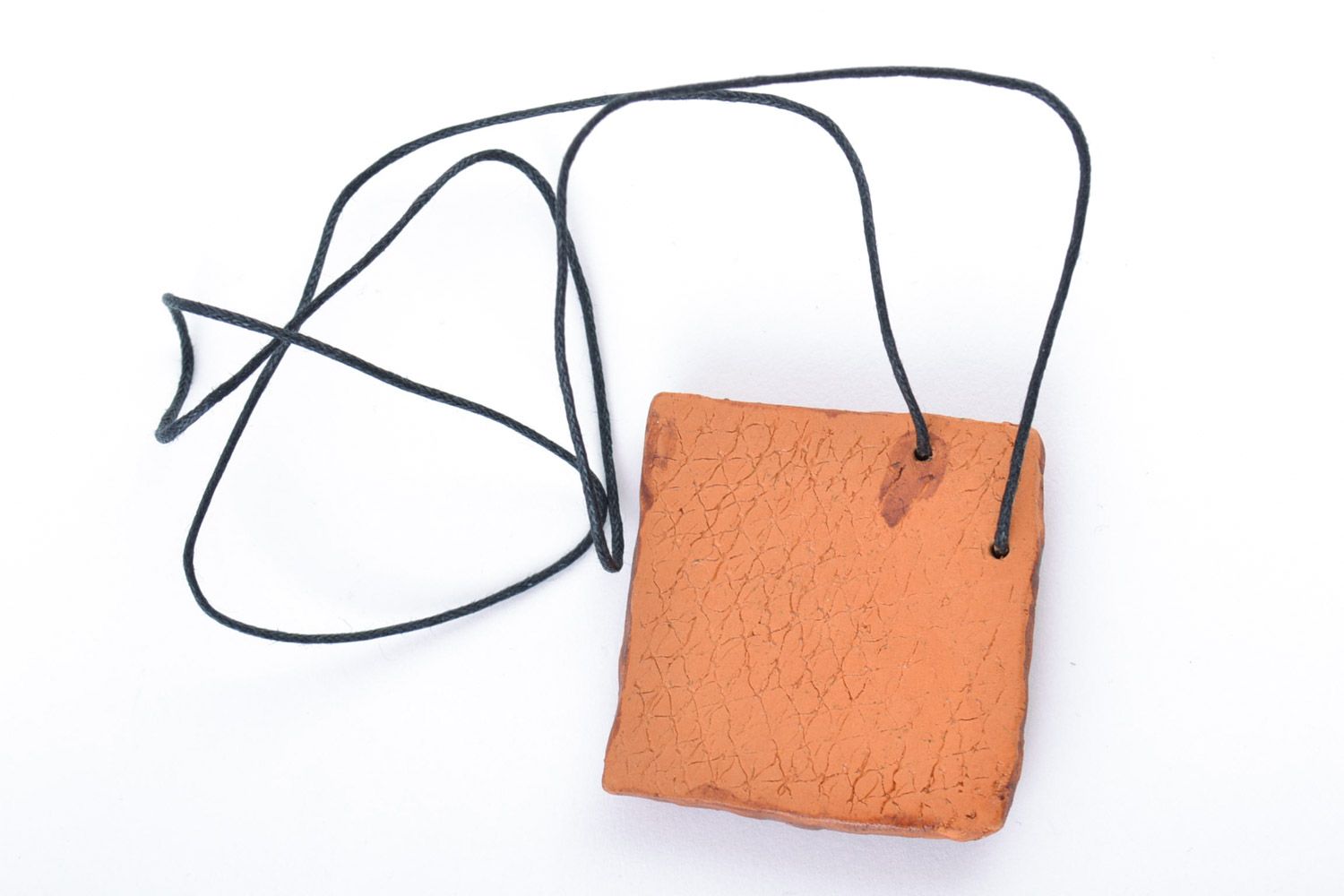 Pendentif en argile fait main ethnique design original carré brun avec motif photo 4