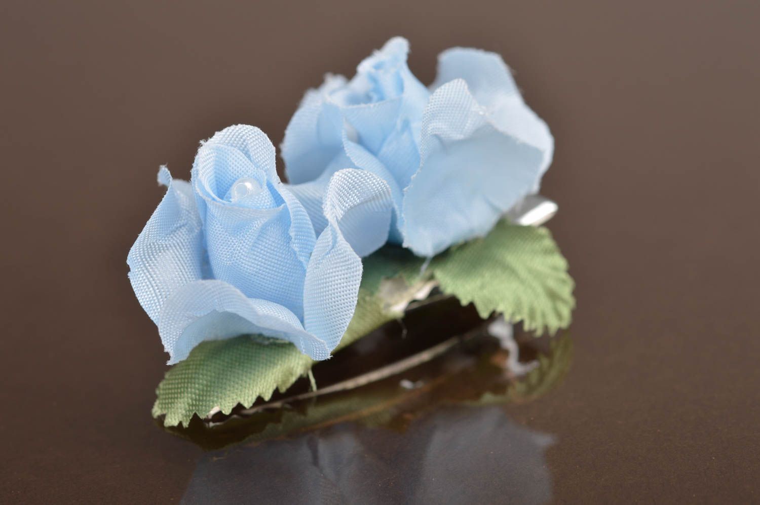 Barrette faite main originale design en forme de fleurs bleues pour femme photo 5
