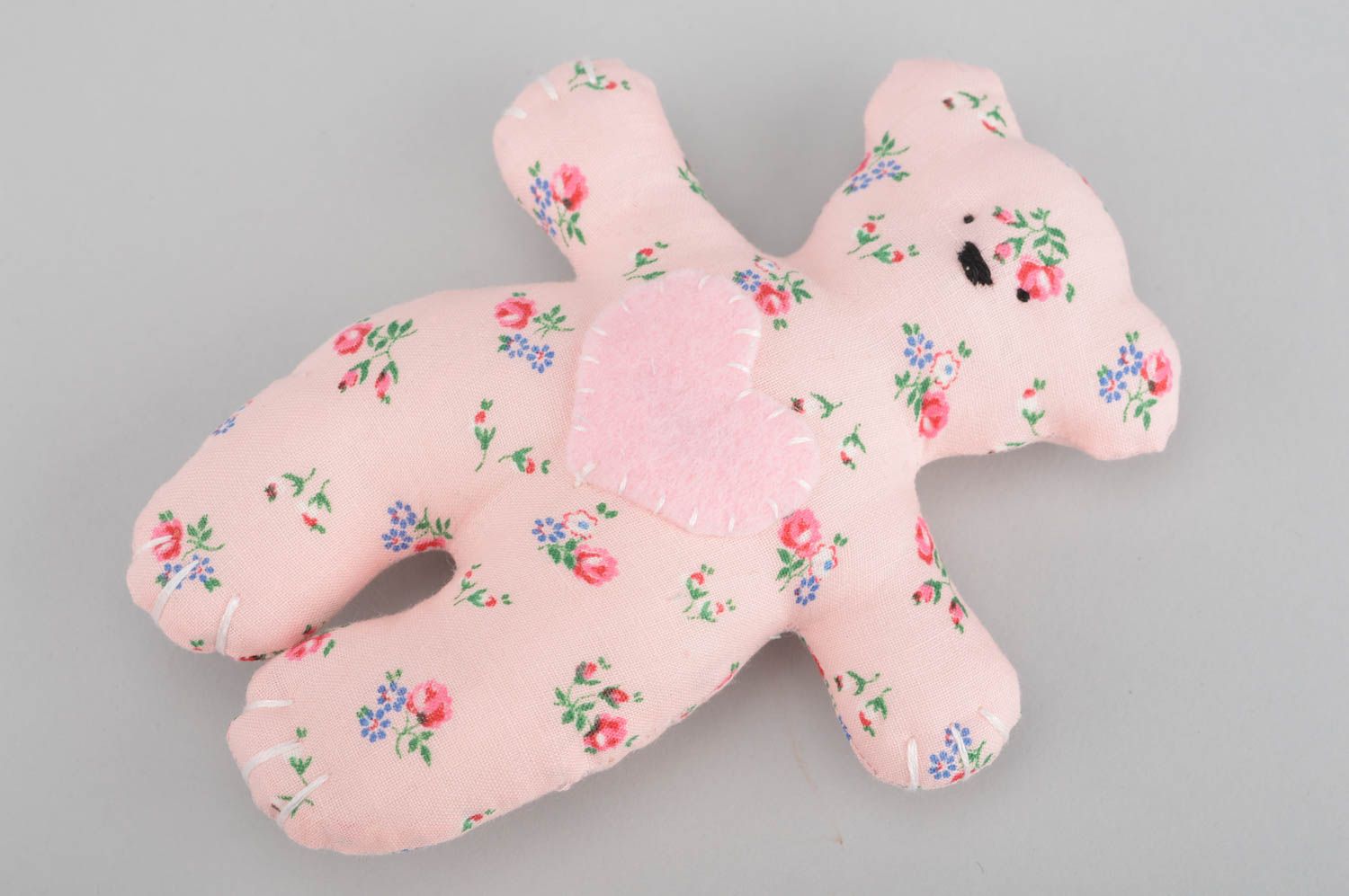 Розовая мягкая игрушка мишка из хлопковой ткани и фетра интерьерная хенд мейд фото 2