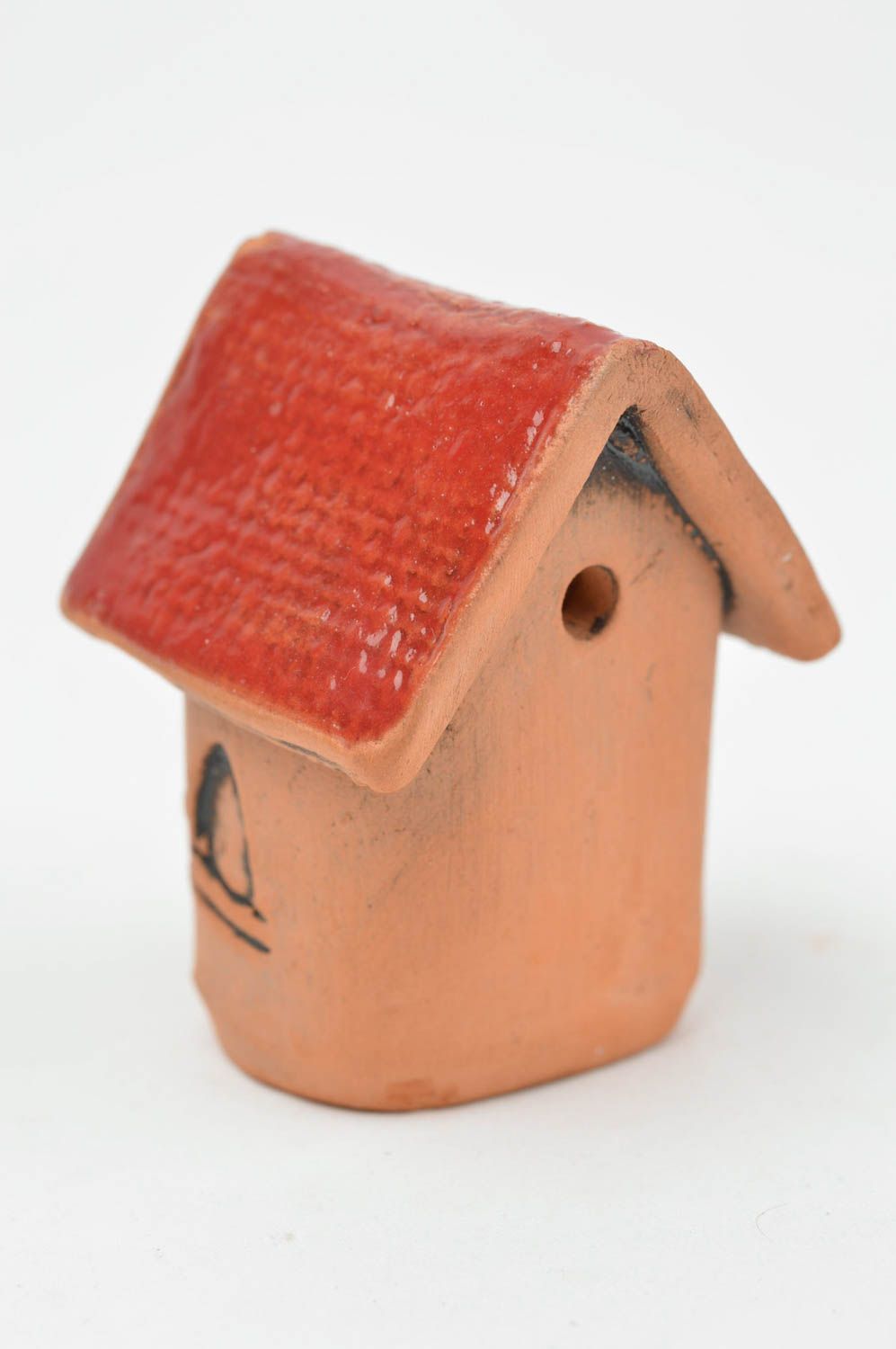 Maisonnette en argile faite main figurine ronde originale au toit rouge photo 4