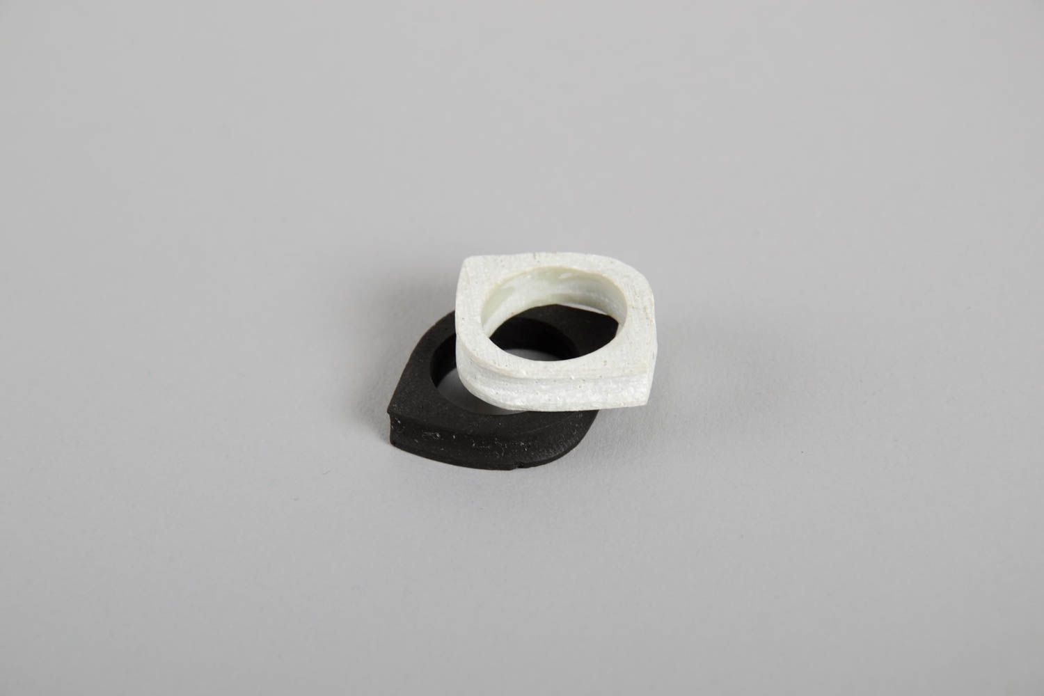 Кольца ручной работы стильные модные кольца черное и белое необычные кольца фото 5