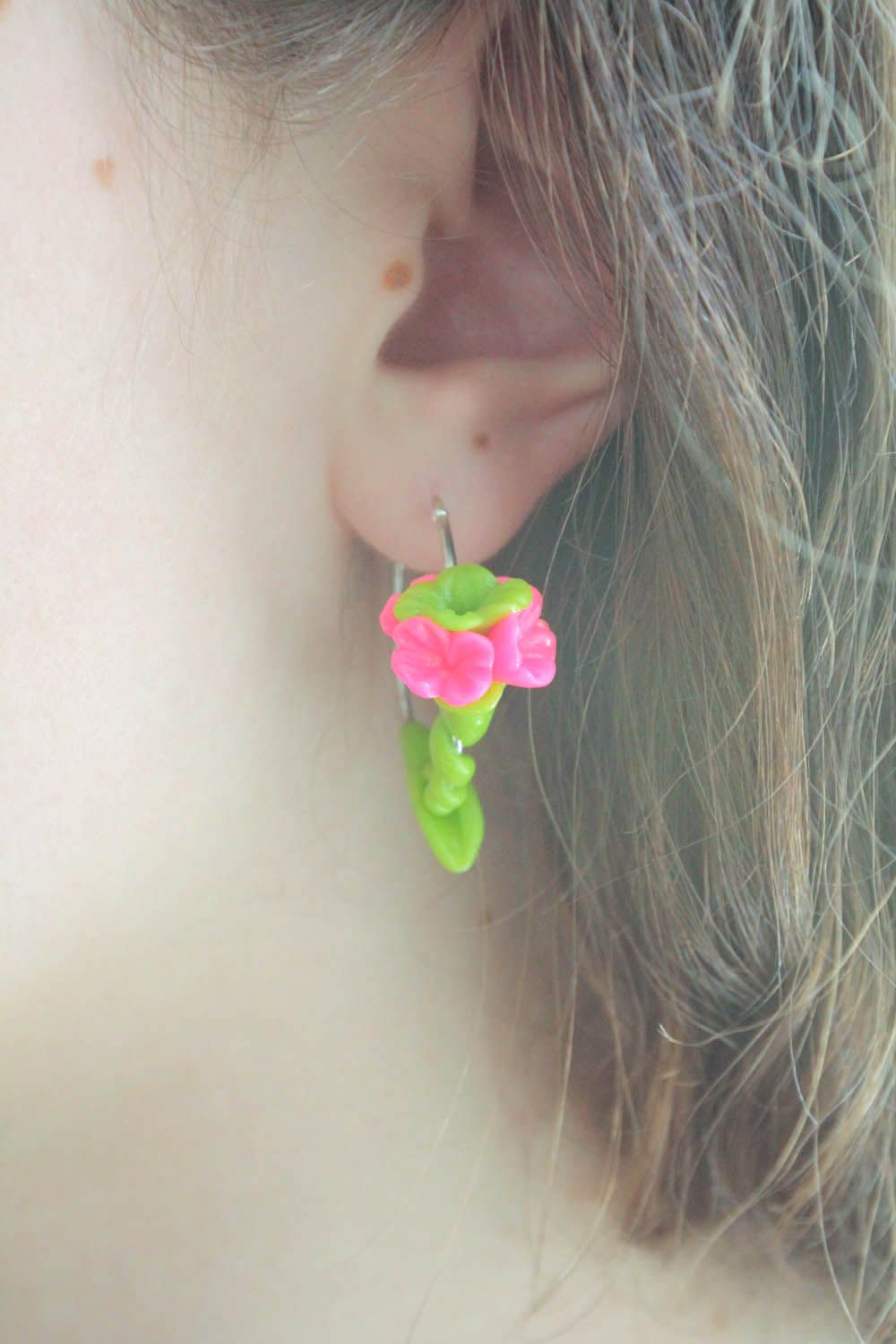 Ohrringe aus Polymer Ton mit Blume foto 1