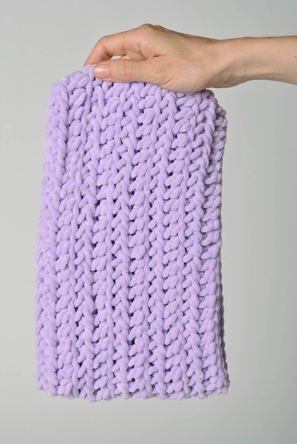 Écharpe col tricotée accessoire pour enfant faite main originale couleur lilas photo 5