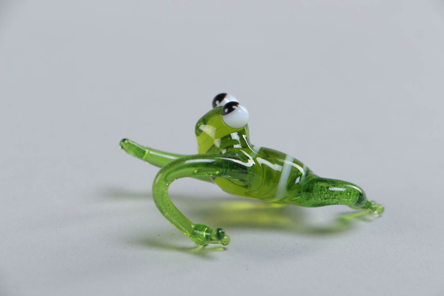 Bright handmade small lampwork glass statuette of frog photo 2