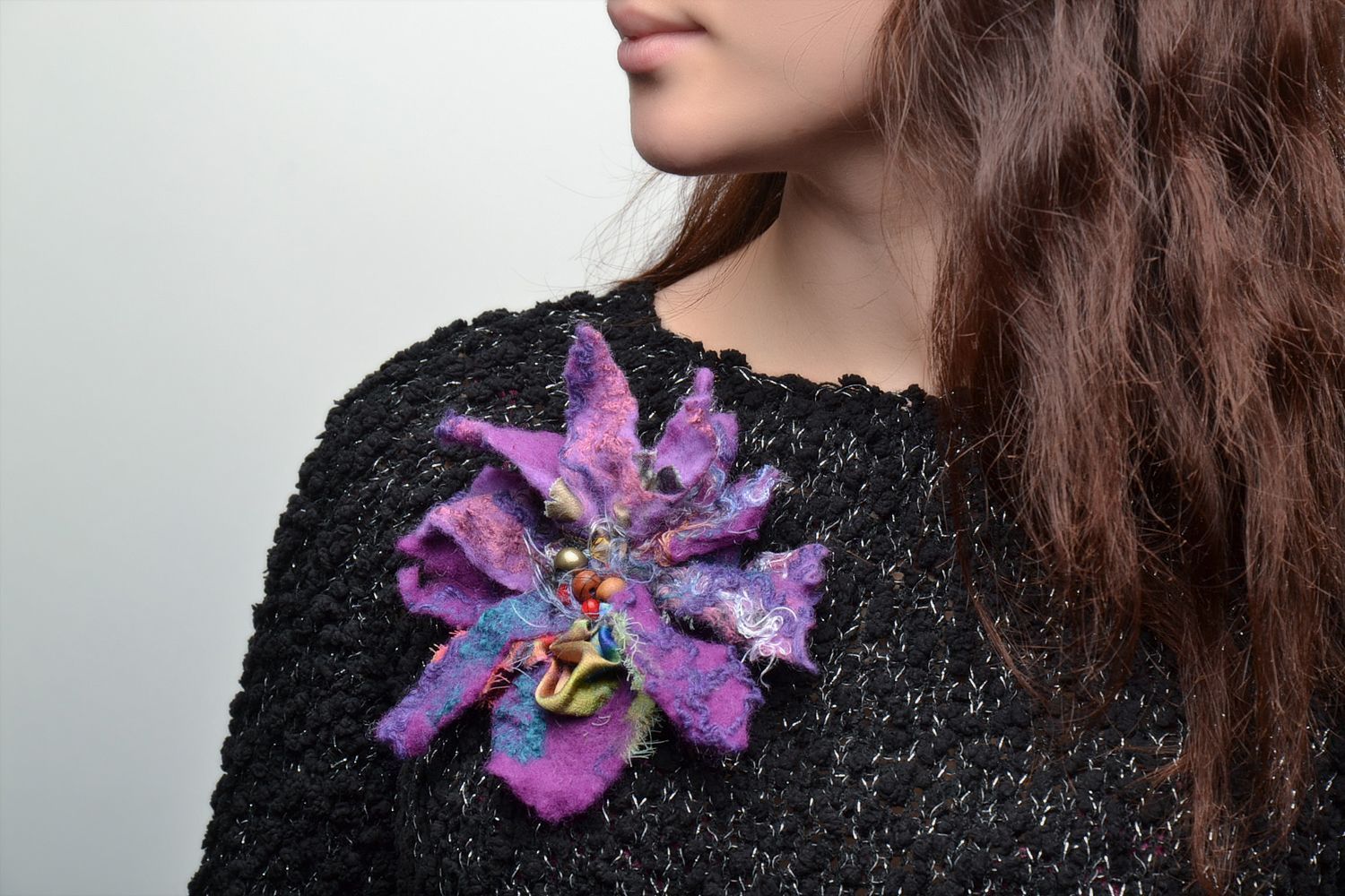 Felted wool brooch in the shape of violet flower photo 2