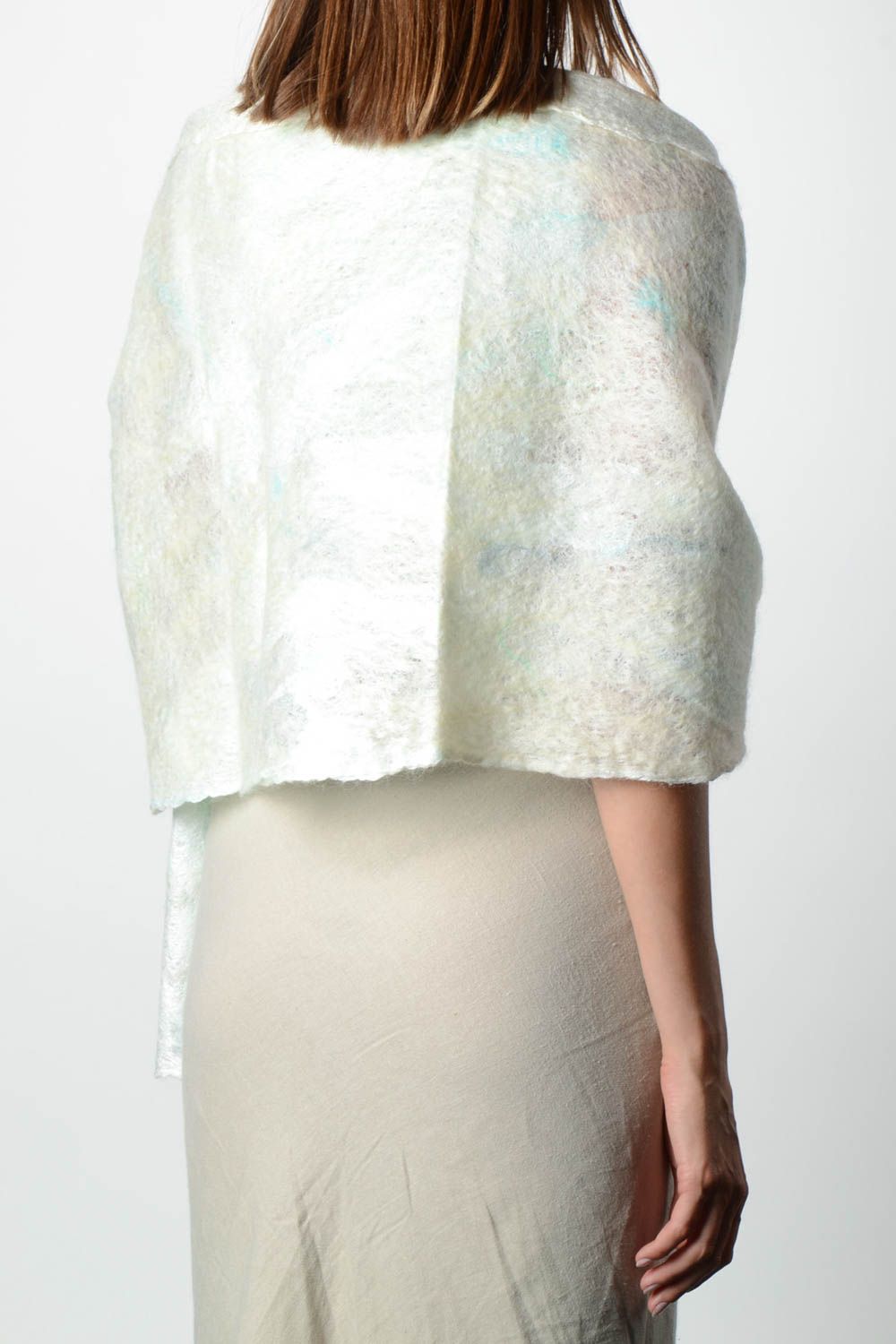 Grand Châle fait main en laine feutrée et soie blanc Vêtement pour femme photo 2