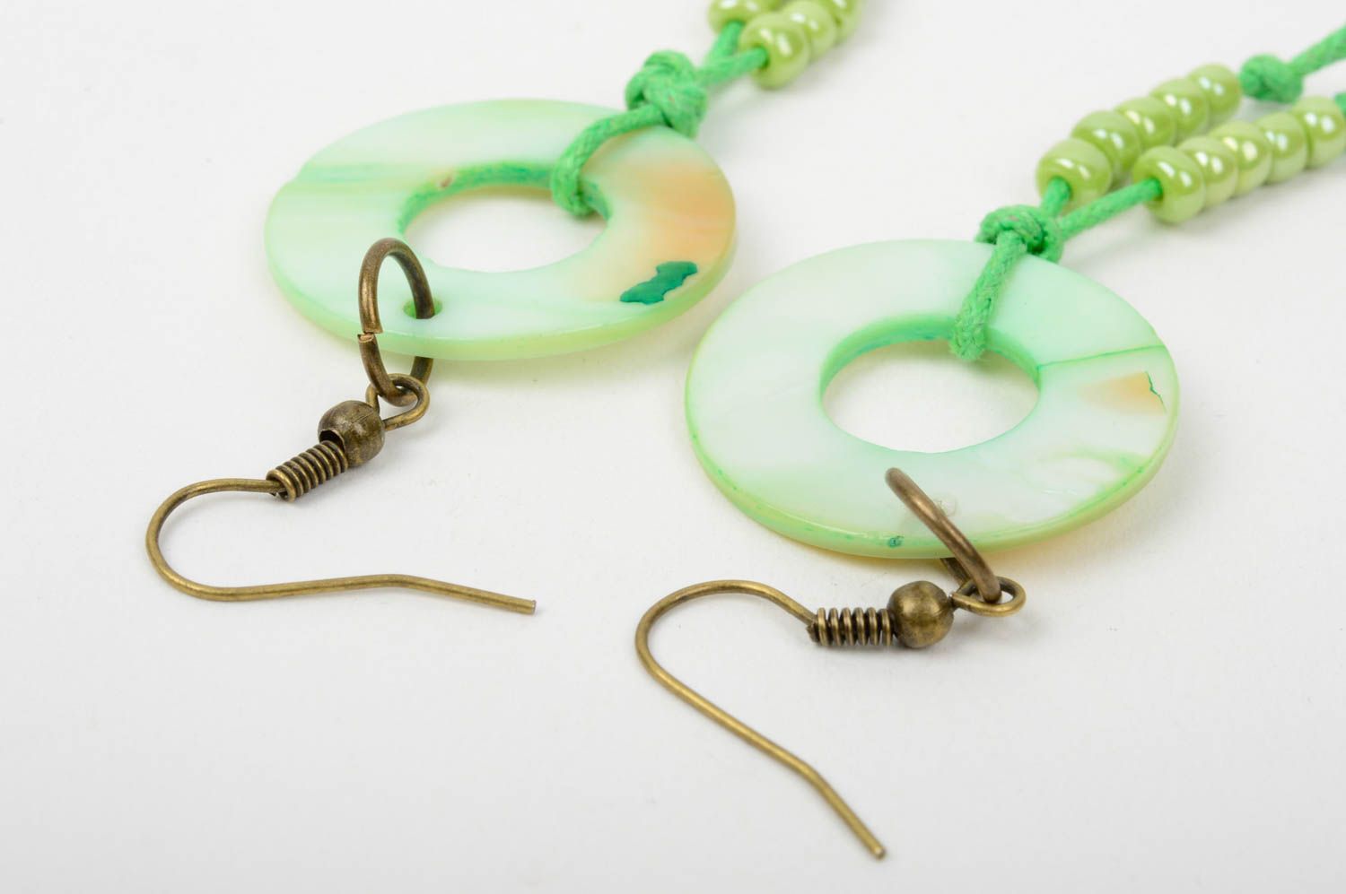Boucles d'oreilles vertes Bijou fait main pendant plastique Accessoire femme photo 5