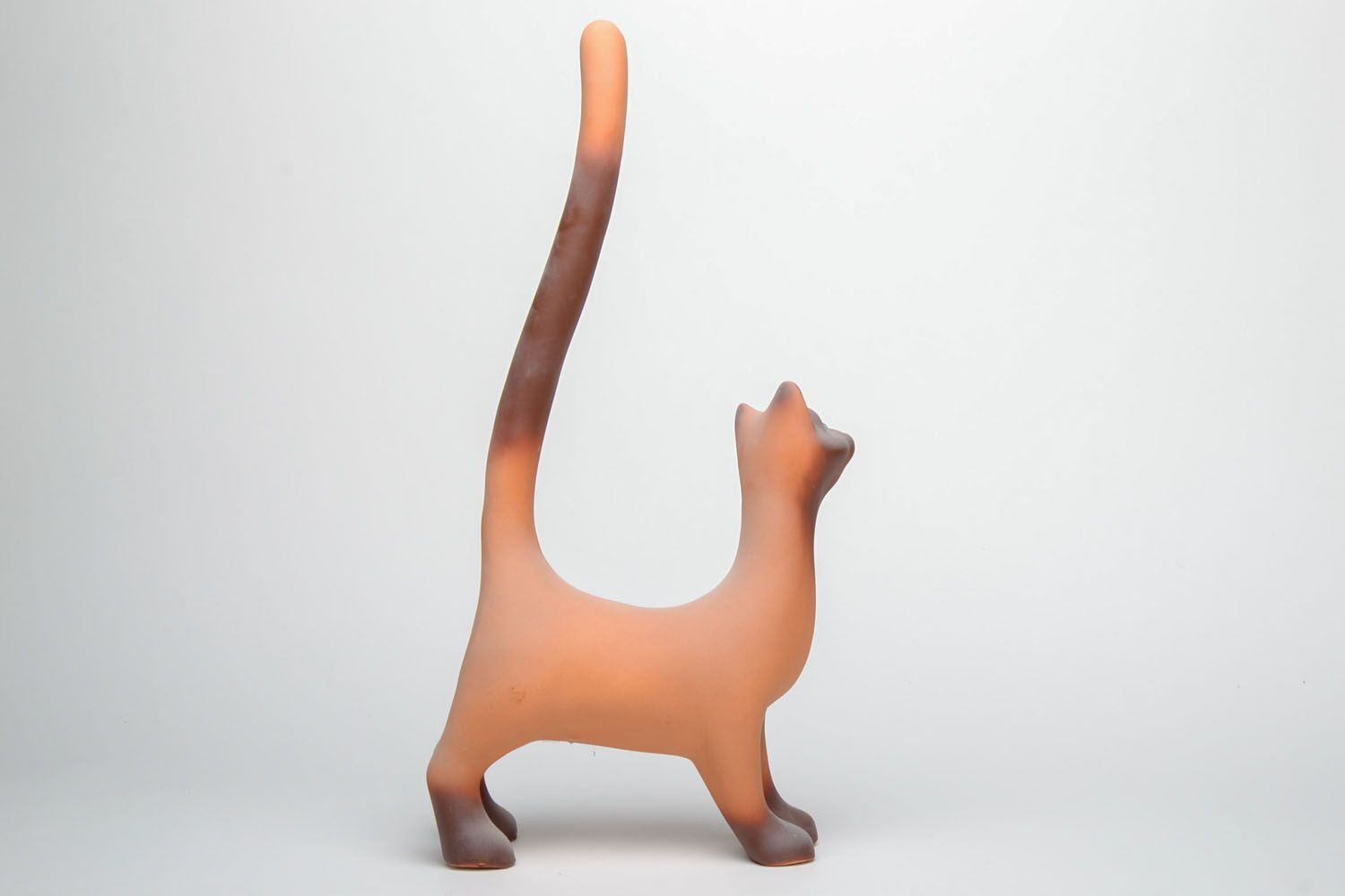 Figurine décorative en argile en forme de chat photo 3