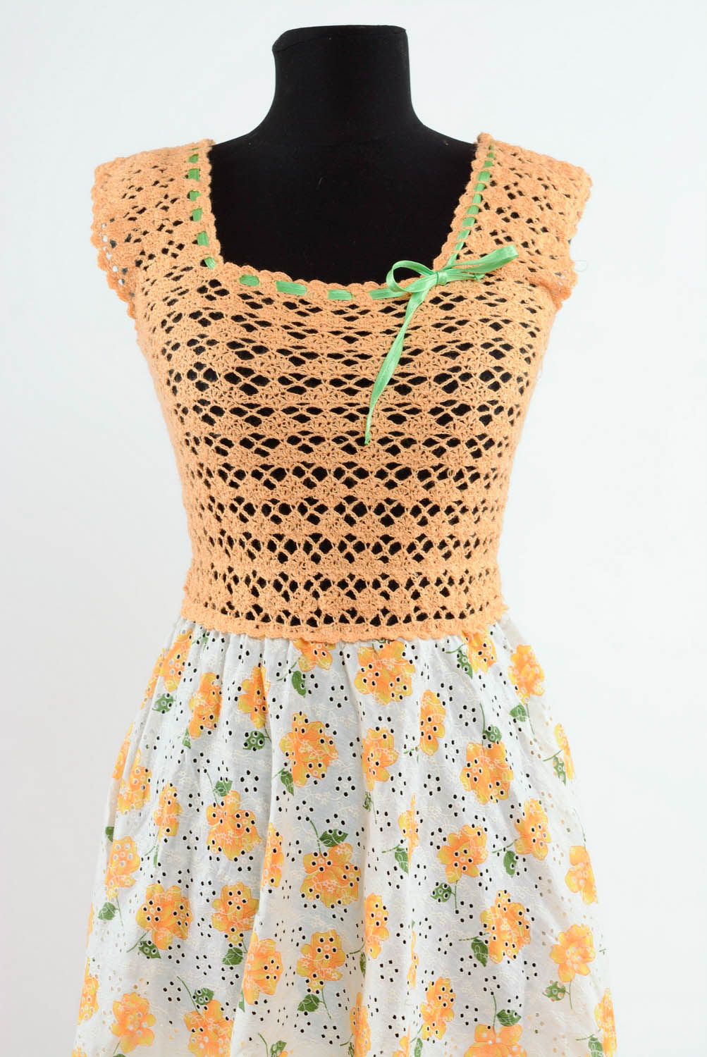 Dress with crocheted bodice photo 2