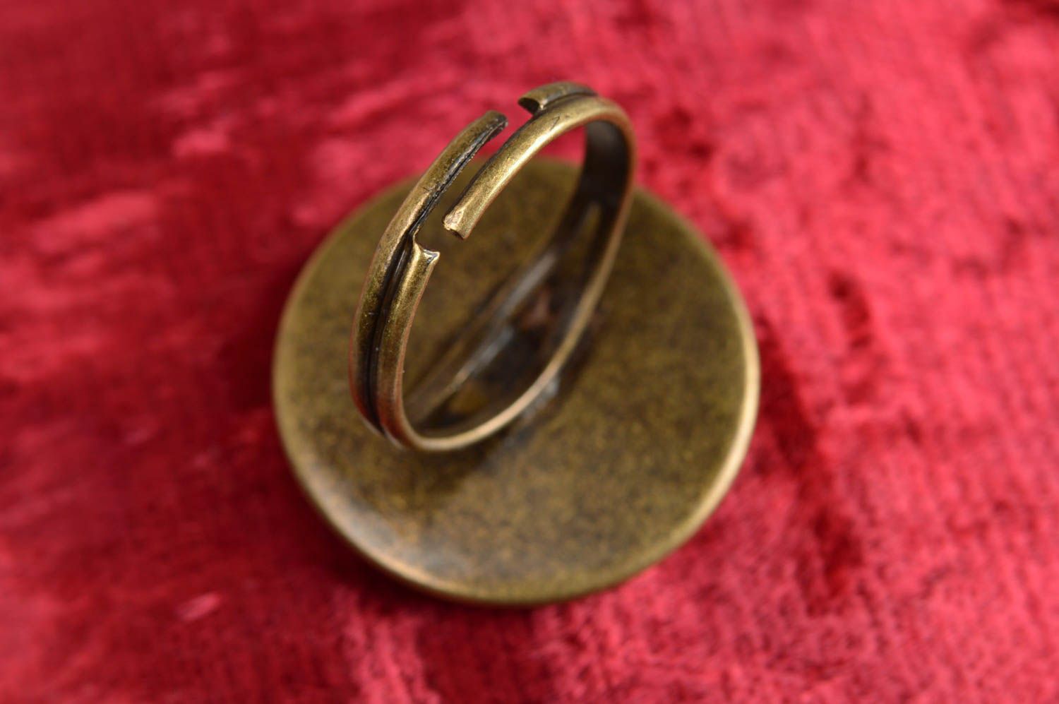 Кольцо с принтом в технике декупаж ручной работы круглой формы красивое оригинальное фото 2