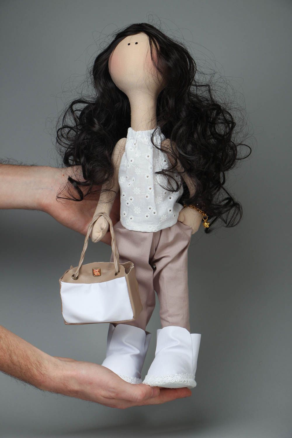 Muñeca artesanal Chica con el pelo oscuro foto 4