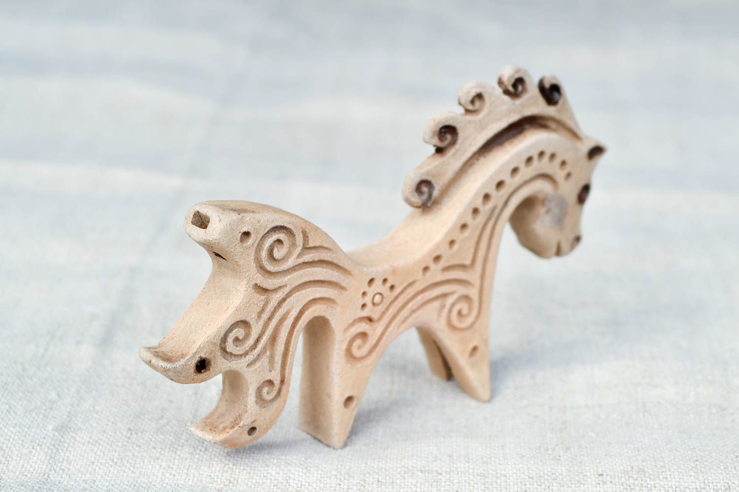 Керамика ручной работы свистулька из глины с узорами красивая глиняная игрушка фото 5