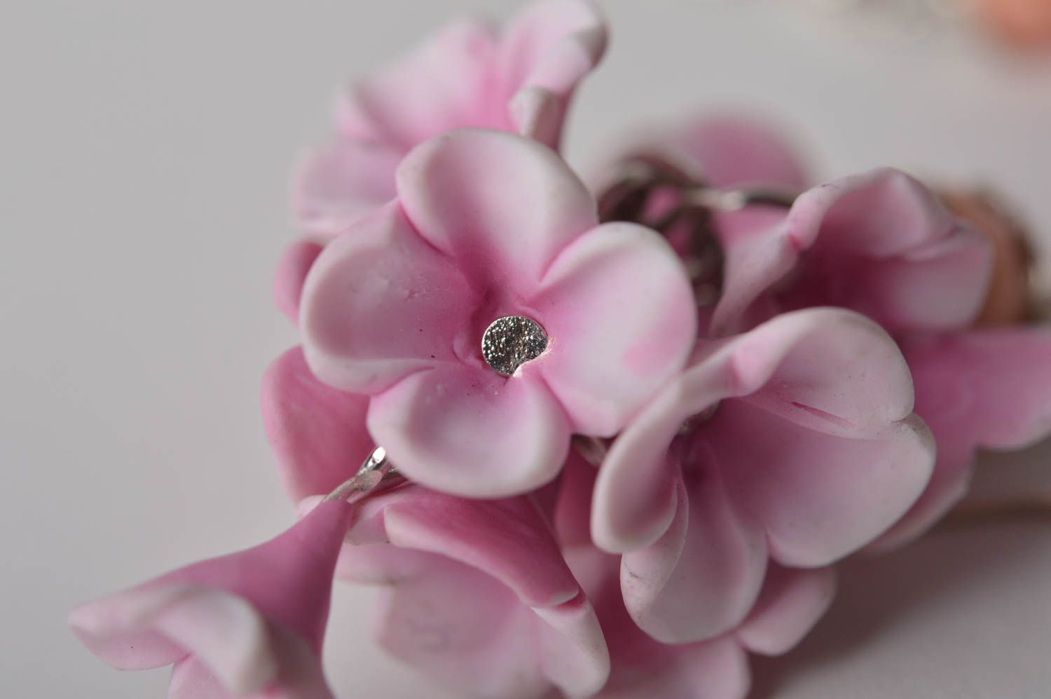 Boucles d'oreilles fleurs roses Bijou fait main pendantes Cadeau pour femme photo 4