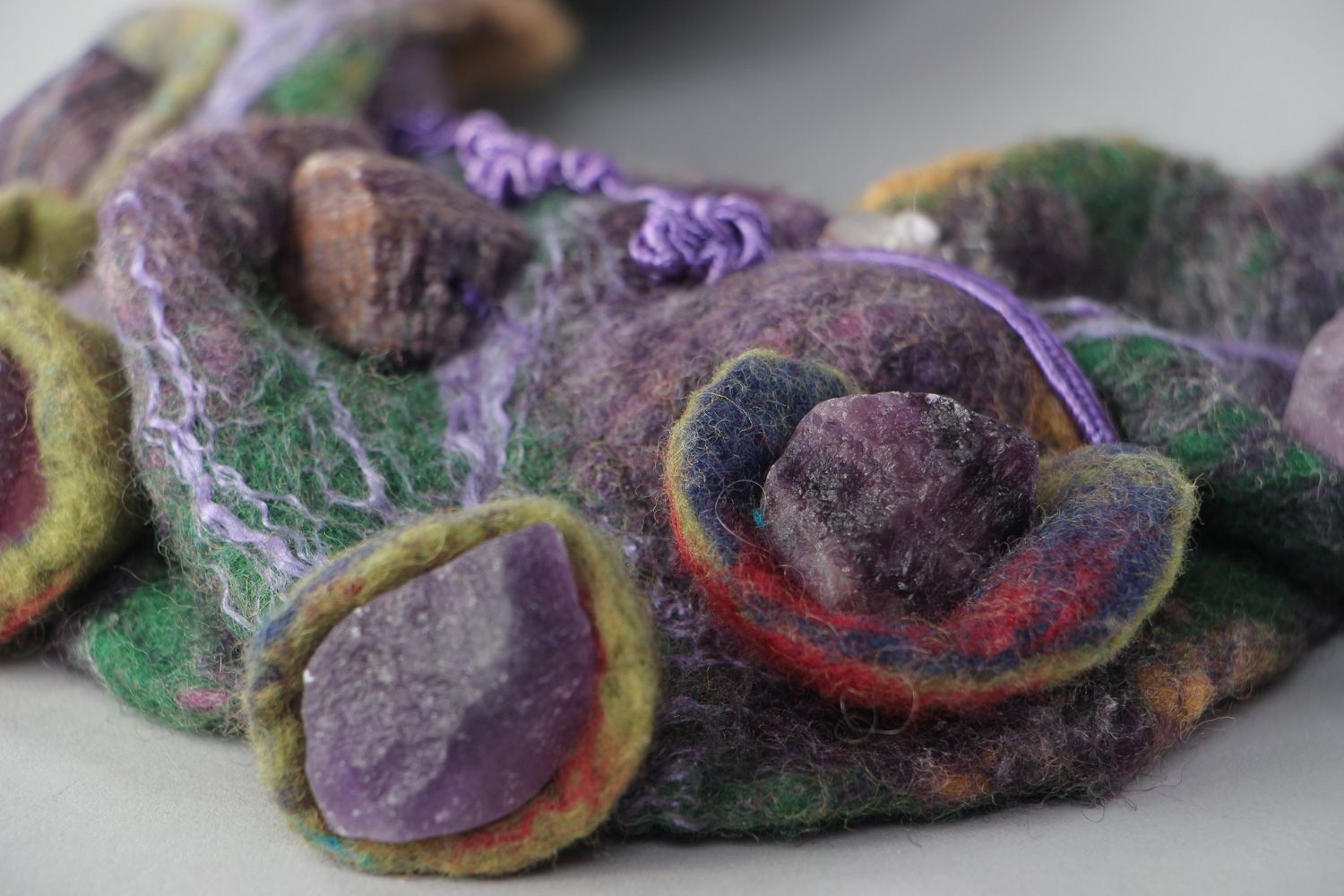 Handmade necklace felted of wool in violet color palette with fluorite stone photo 4