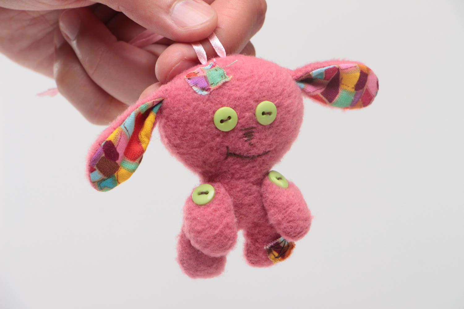 Мягка интерьерная подвеска игрушка с петелькой для ребенка розовая зайка хенд мейд фото 5