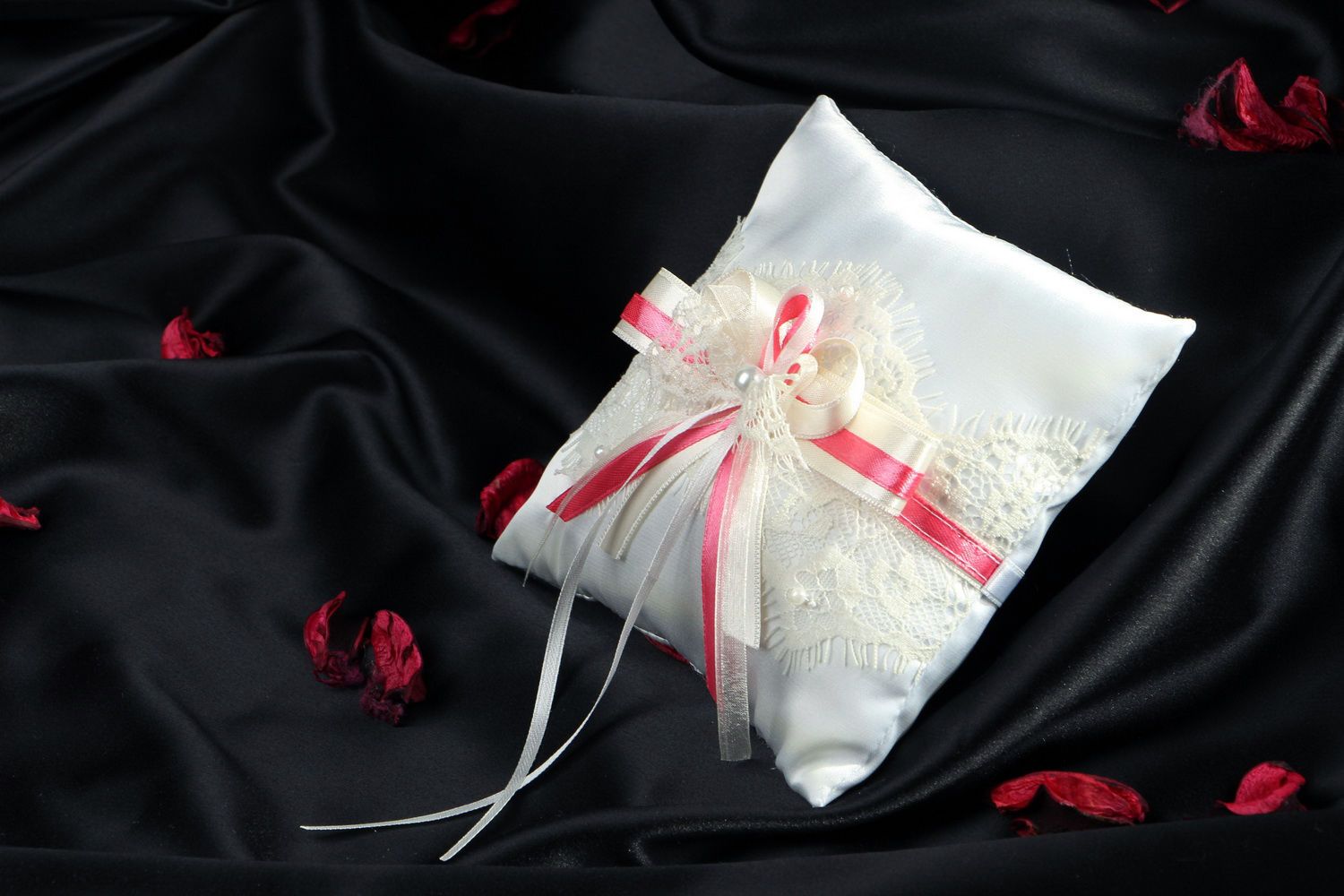 Wedding pillow for rings photo 4