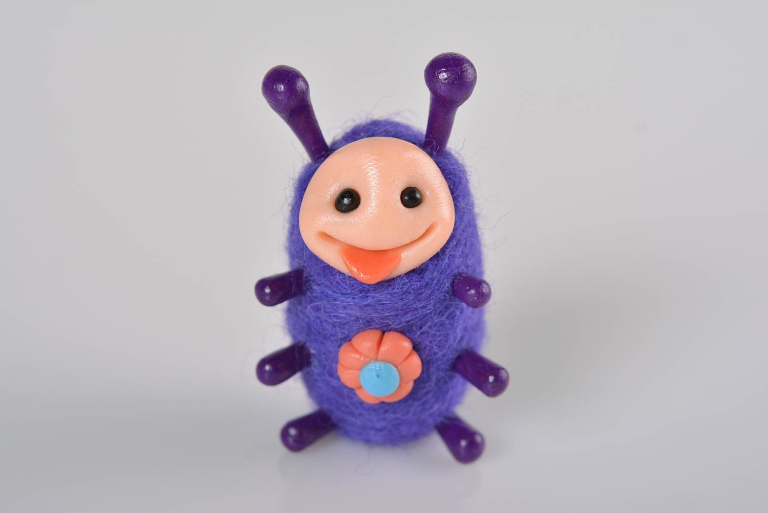 Handmade kleines Spielzeug gefilzte Figur Geschenkidee für Kinder violett foto 1