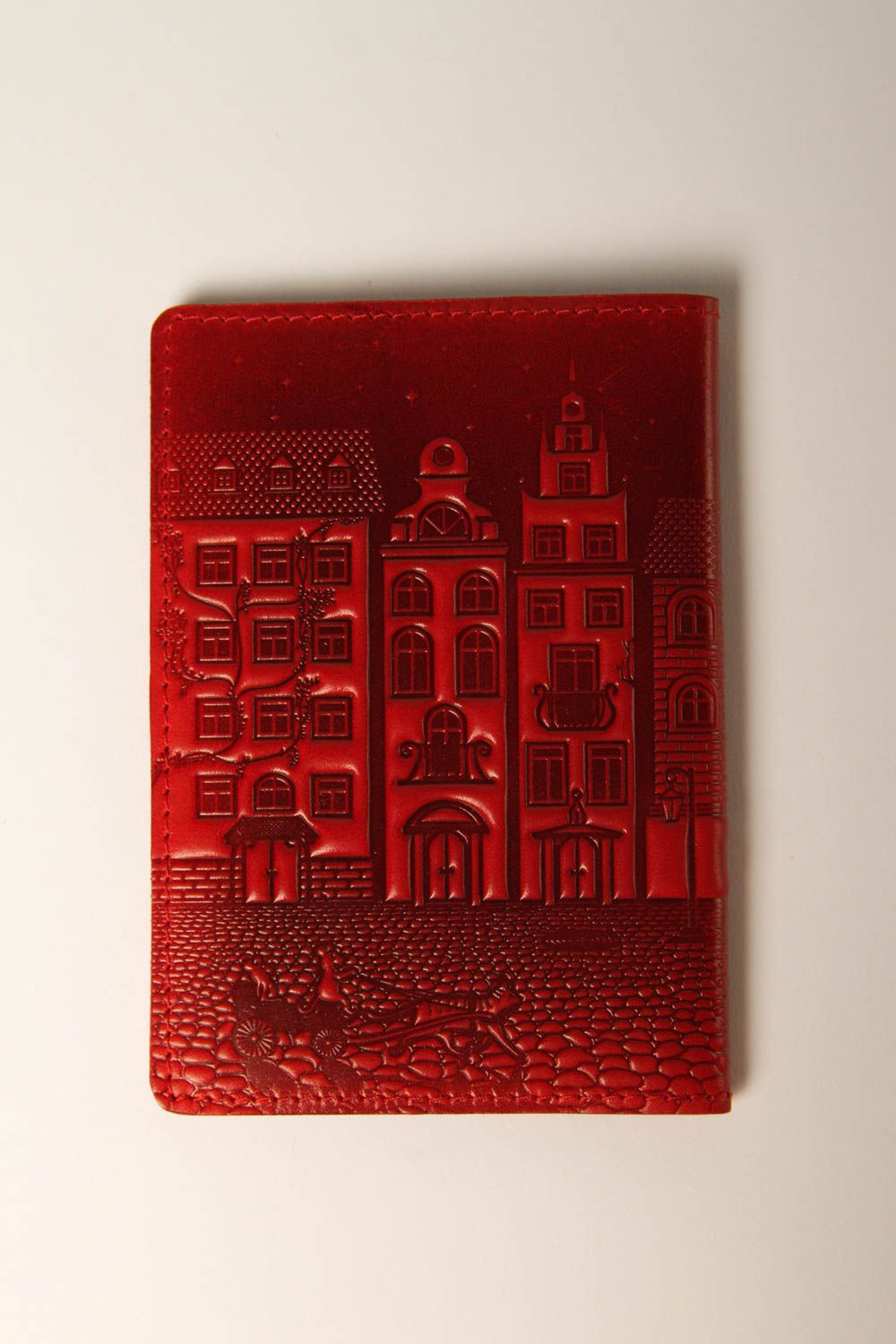 Кожаный аксессуар хенд мейд необычный подарок красная обложка на паспорт фото 3