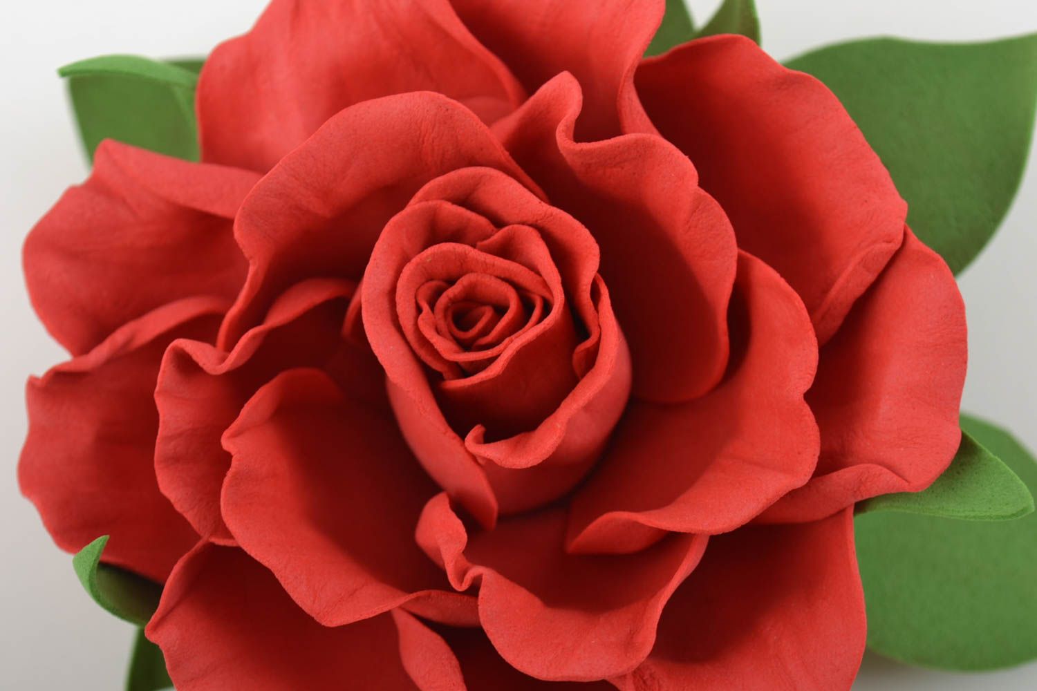 Красная объемная цветочная брошь заколка из фоамирана ручной работы Роза  фото 3