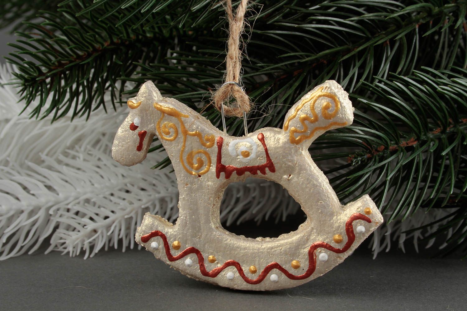 Schöne Deko für Weihnachten handmade Salzteig Figur Wohn Accessoire zartes Pferd foto 1