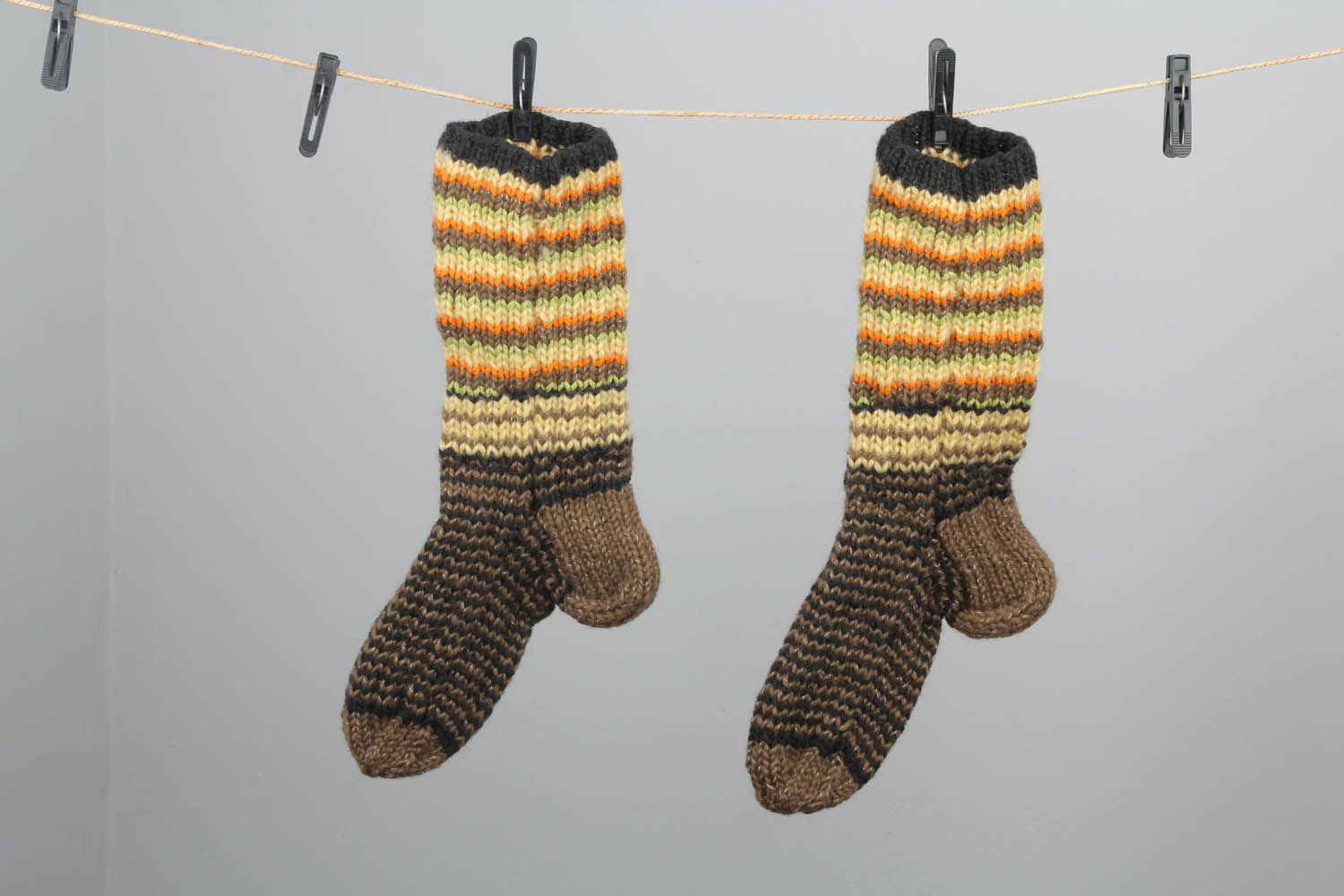 Chaussettes faites main tricotées en mi-laine photo 1