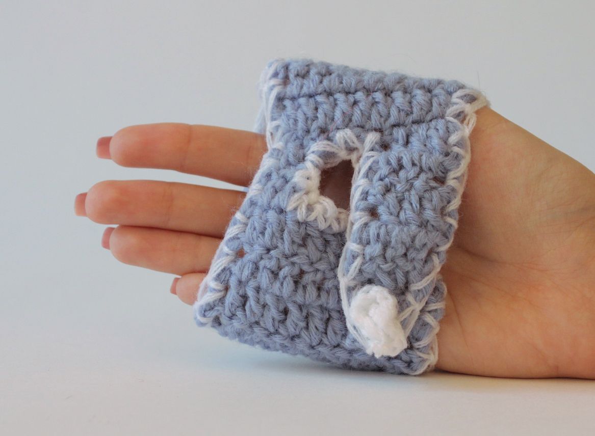 Blue knitted cup cozy photo 3
