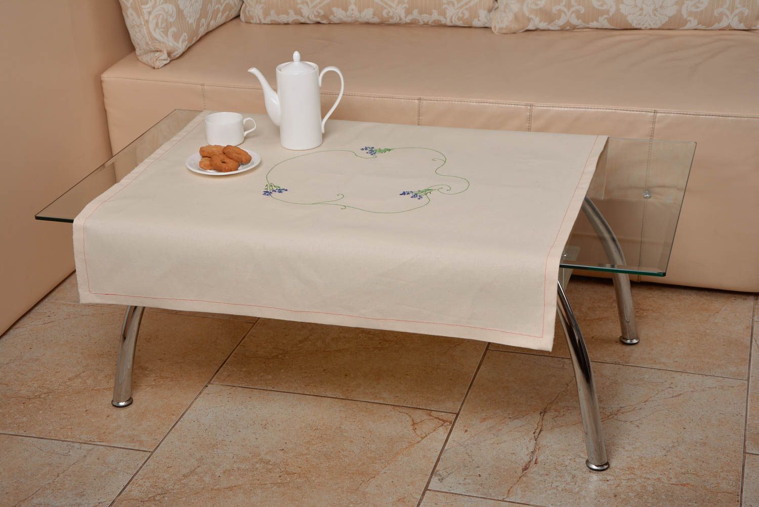 Полульняная скатерть на прямоугольный стол с вышивкой ручной работы красивая фото 1