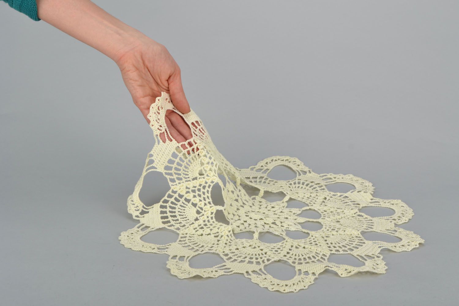 Lacy crochet napkin photo 2