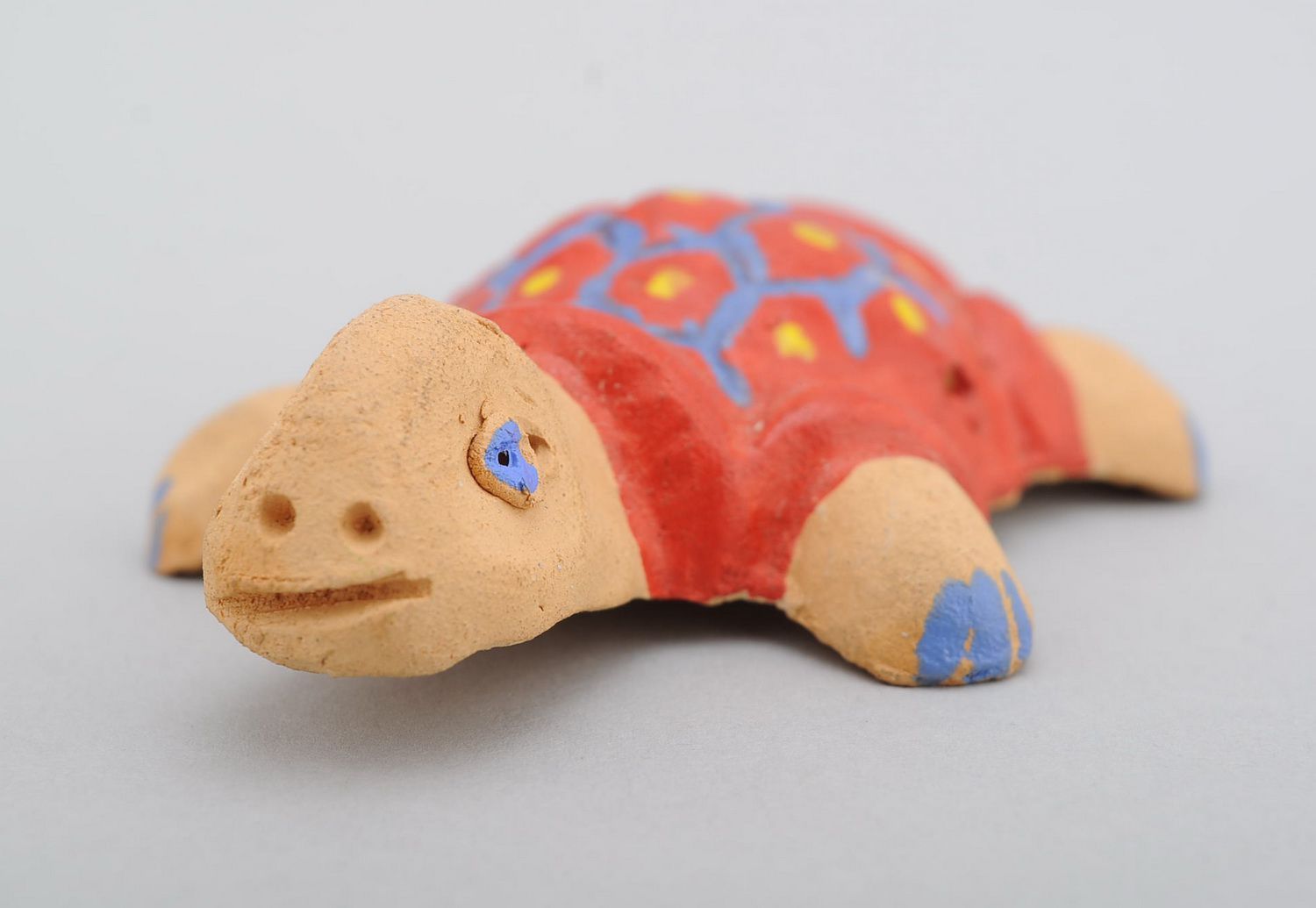 Apito de argila em forma de tartaruga feito à mão foto 4