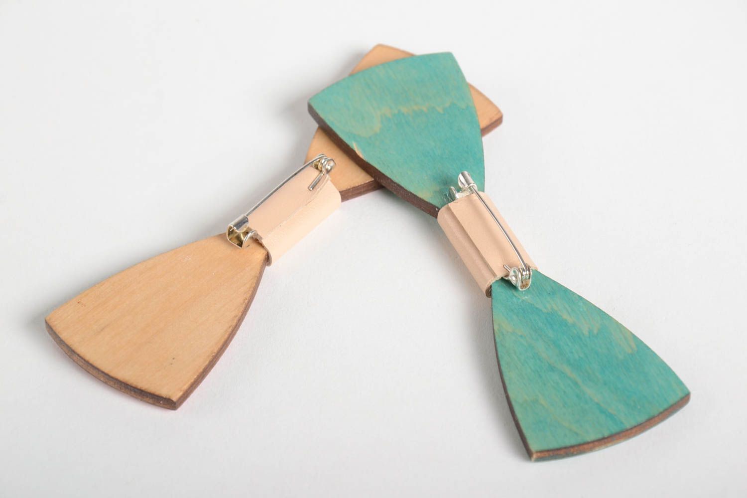 Handmade Schmuck Set Fliegen aus Holz Mode Accessoires Broschen Schleifen 2 St foto 2