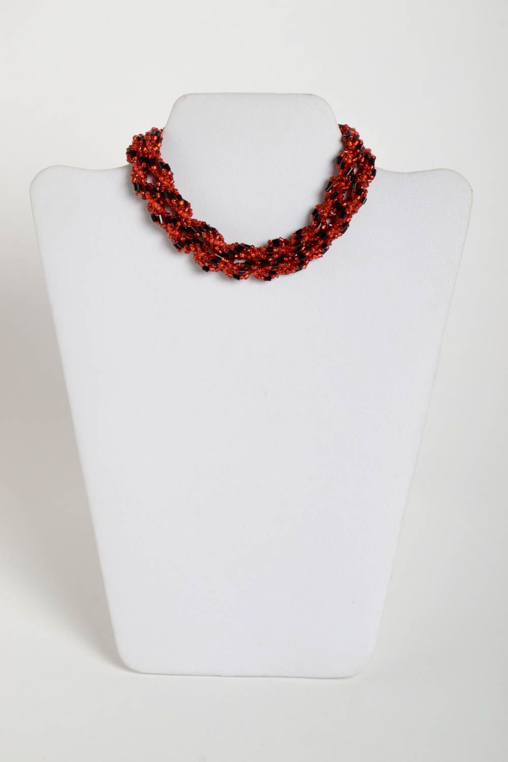 Collier long Bijou fait main rouge et noir en perles de rocaille Cadeau femme photo 3